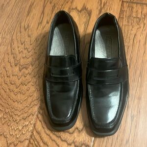 Boys size 2, slip on dress shoe